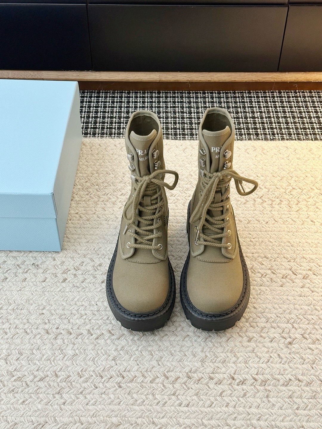 Ботинки женские Prada Canvas Combat Boot цвета хаки