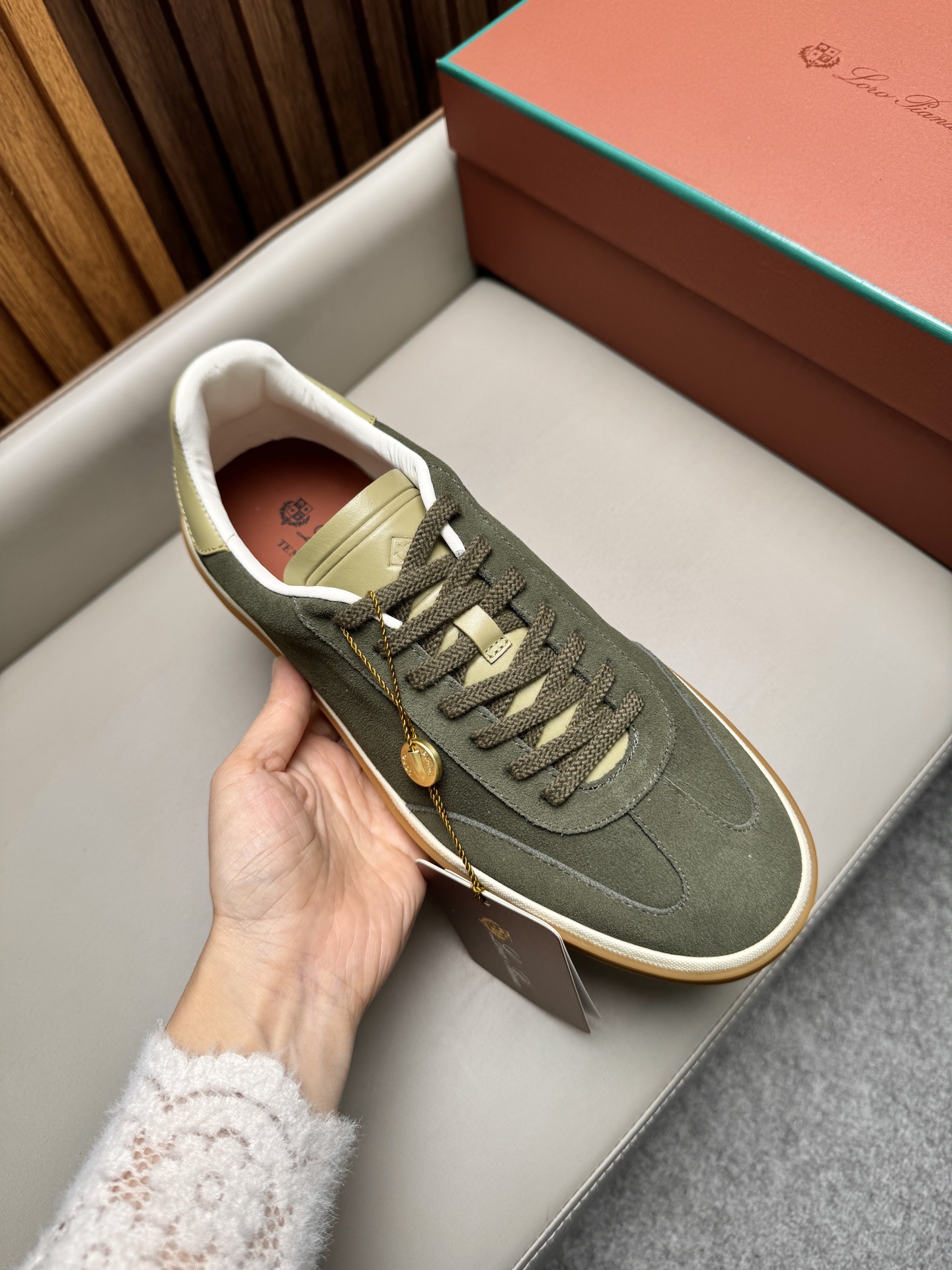 Кроссовки мужские в стиле Loro Piana оливкового цвета