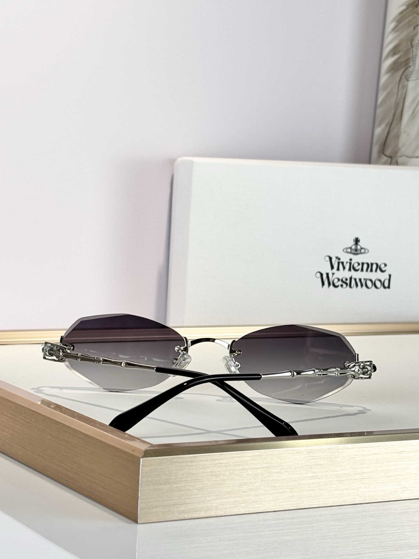 Очки солнцезащитные женские в стиле Vivienne Westwood