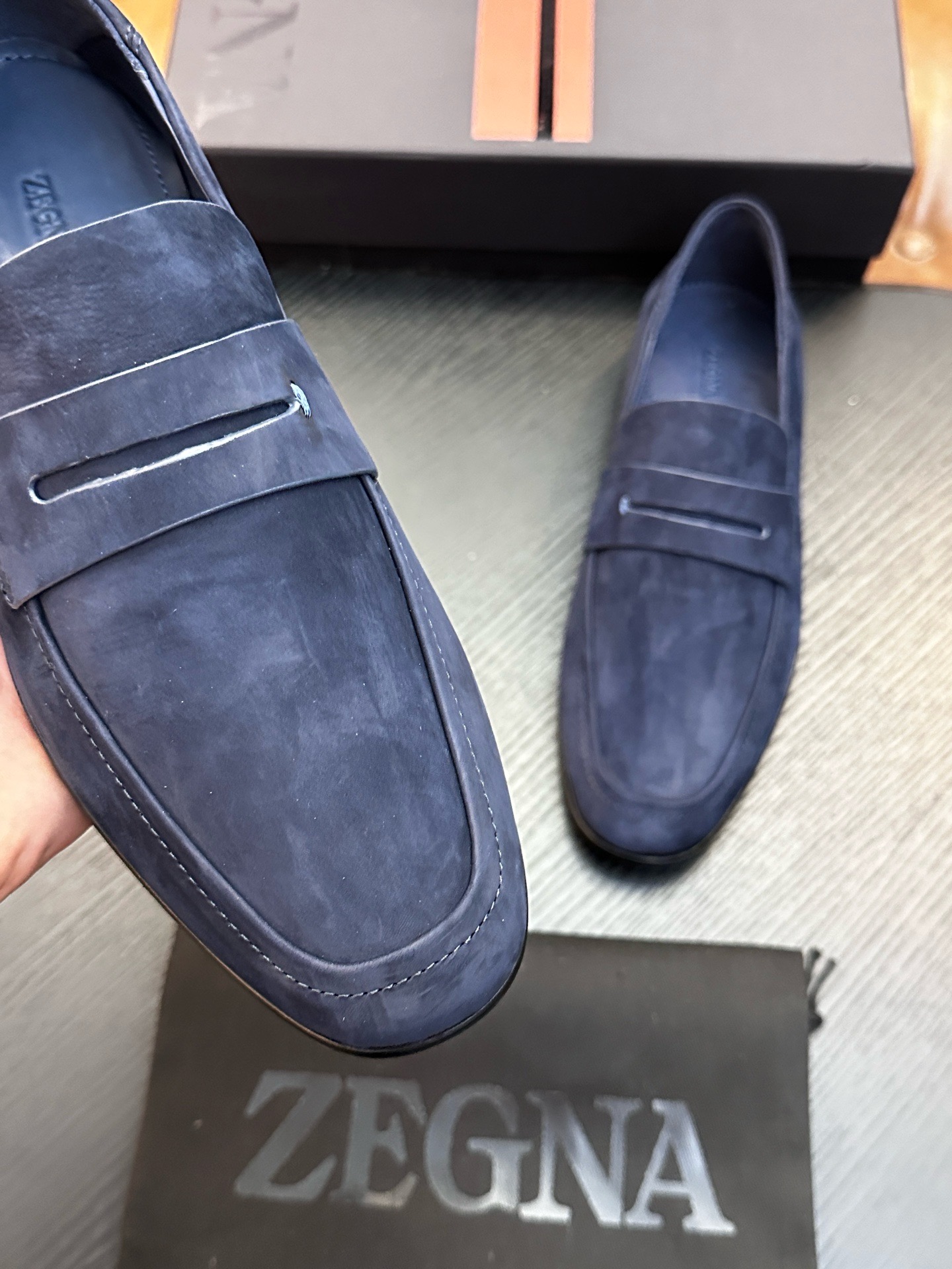 Лоферы мужские в стиле Zegna из натуральной замши синего цвета