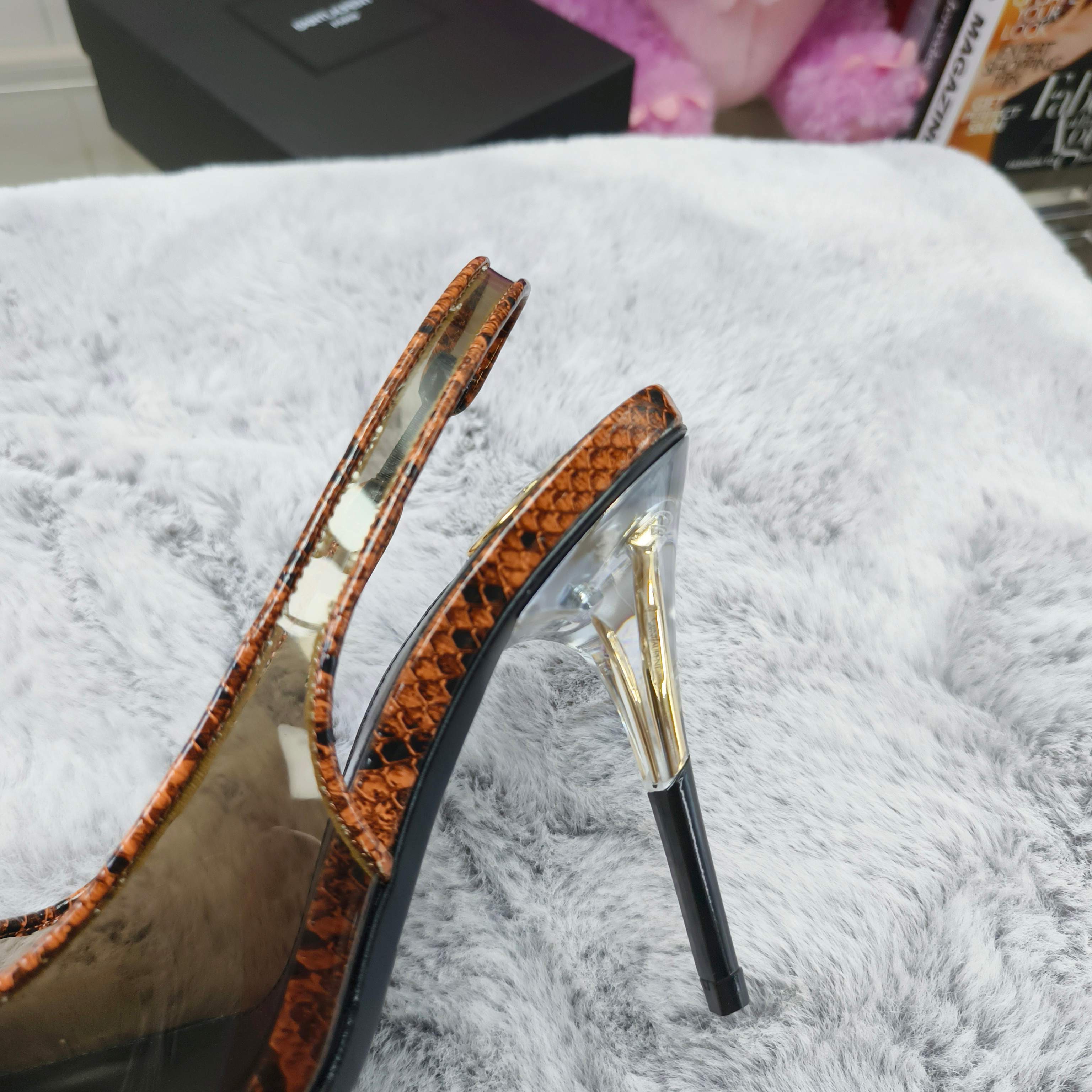 Босоножки женские в стиле Saint Laurent YSL черного цвета