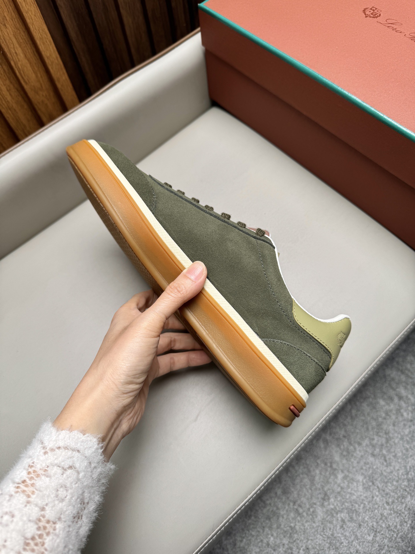 Кроссовки мужские в стиле Loro Piana оливкового цвета