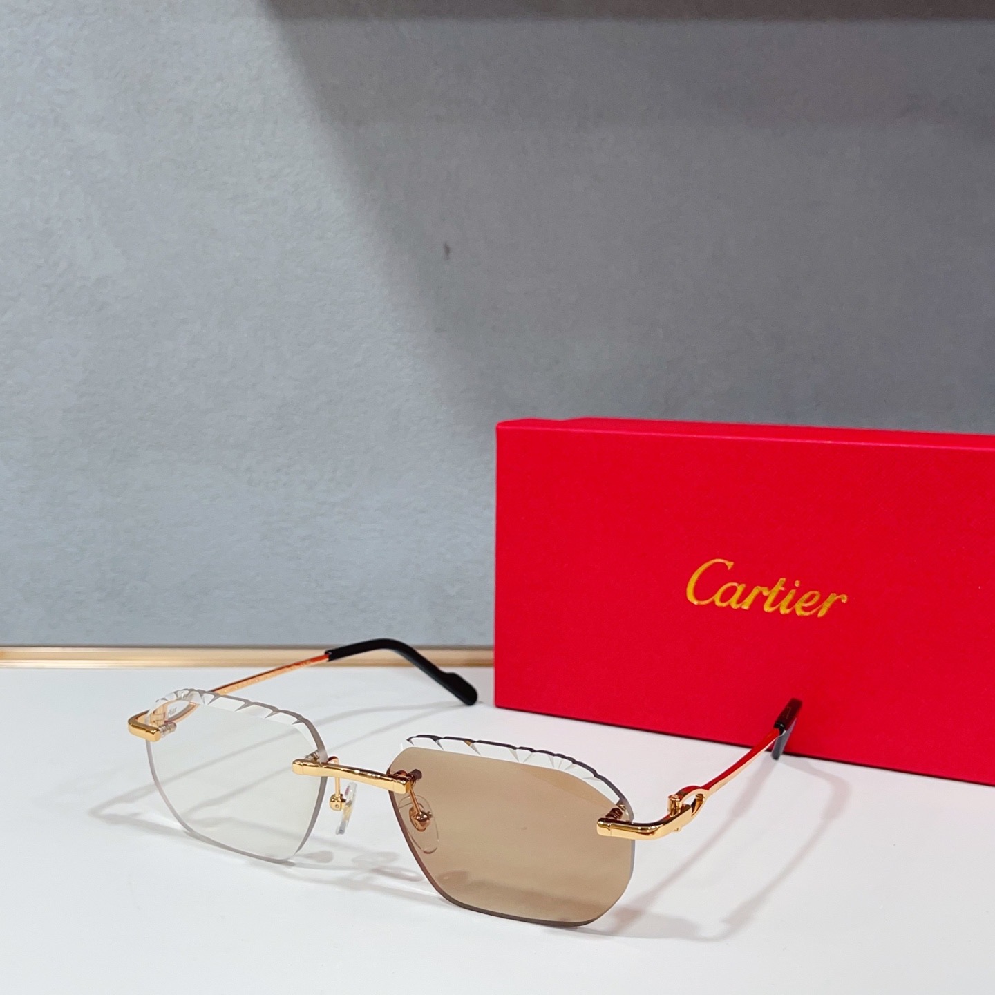 Очки солнцезащитные женские в стиле Cartier