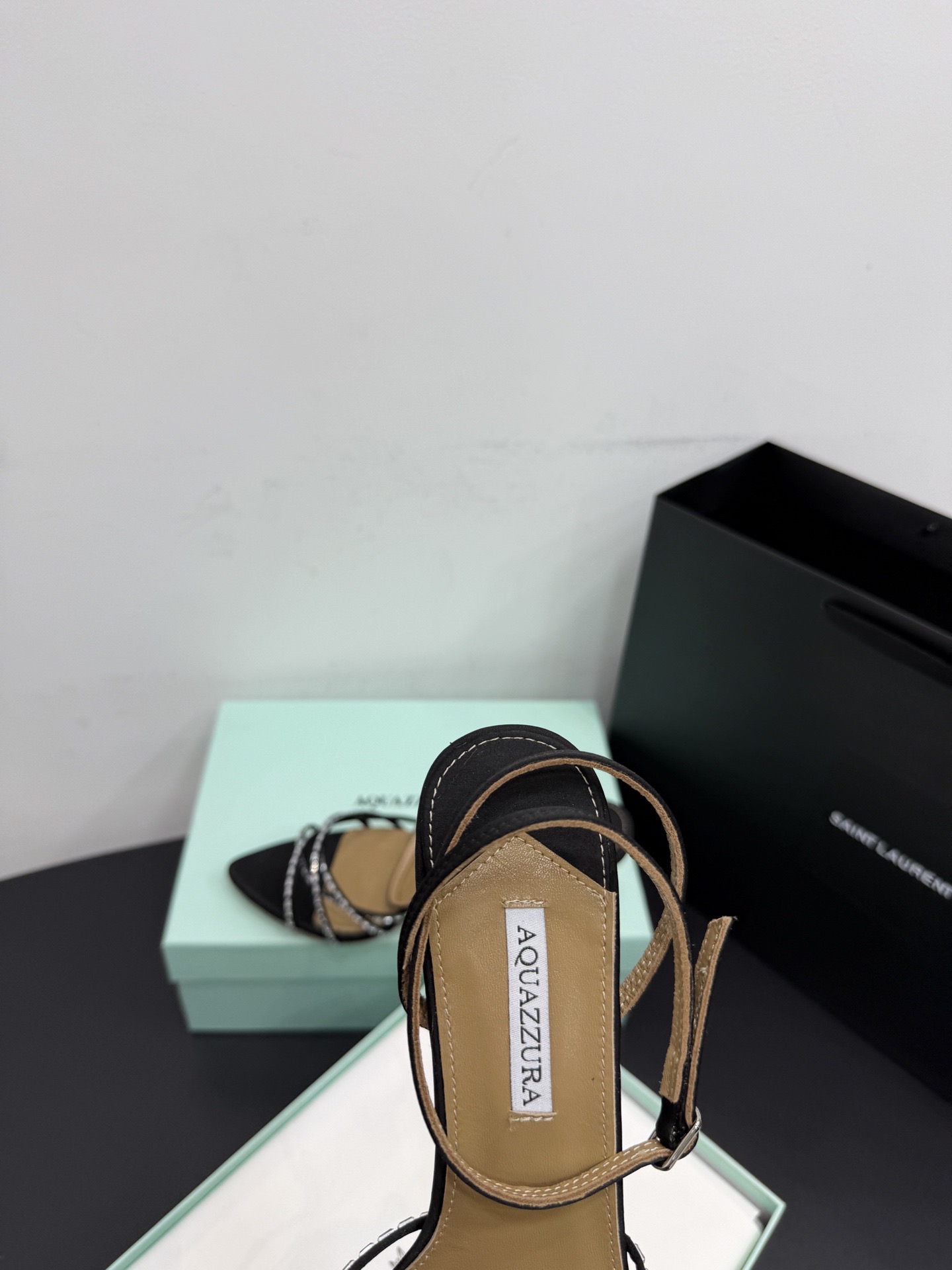 Босоножки женские Aquazzura черного цвета