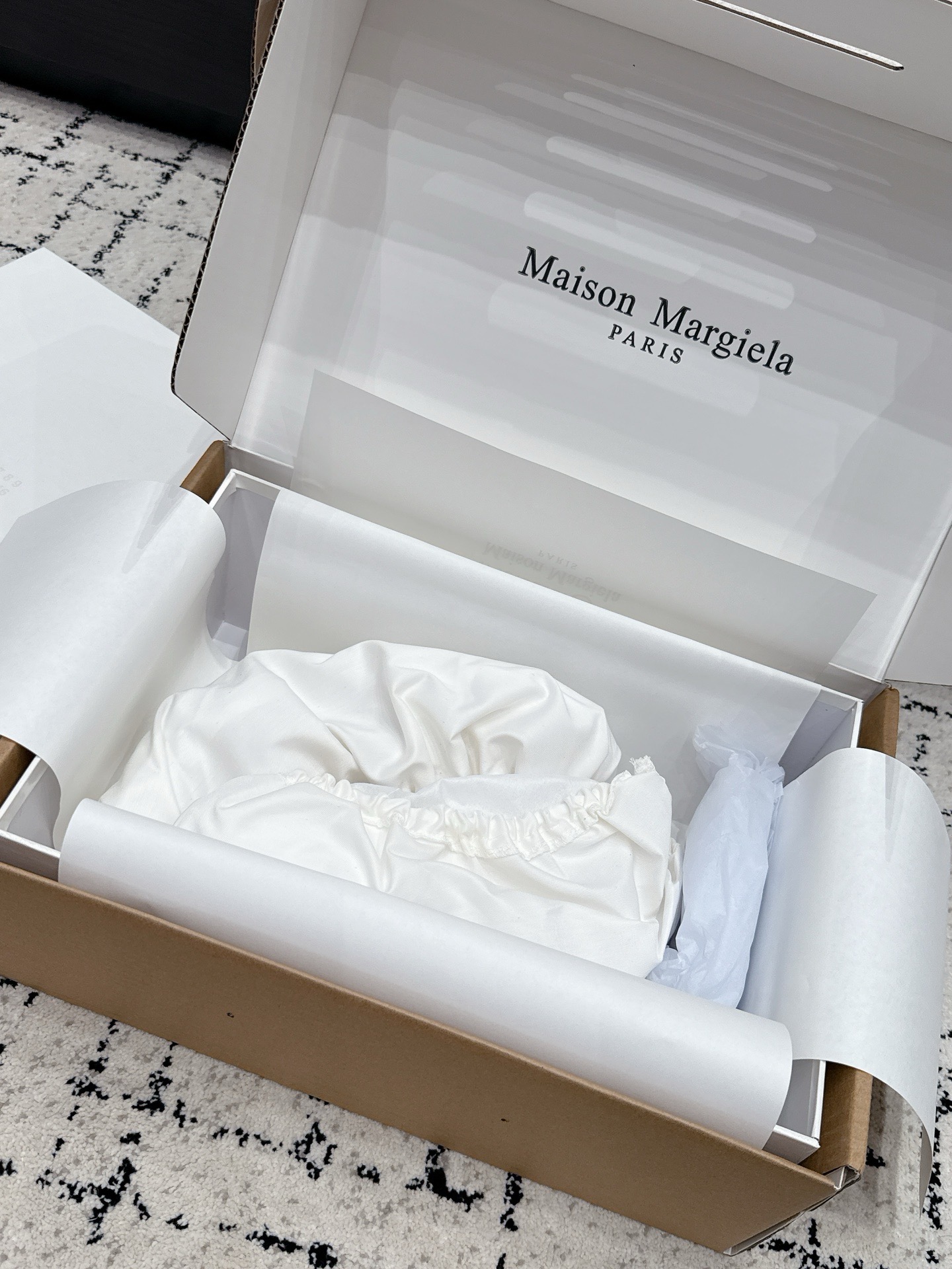 Кроссовки унисекс в стиле Maison Margiela коричневого цвета