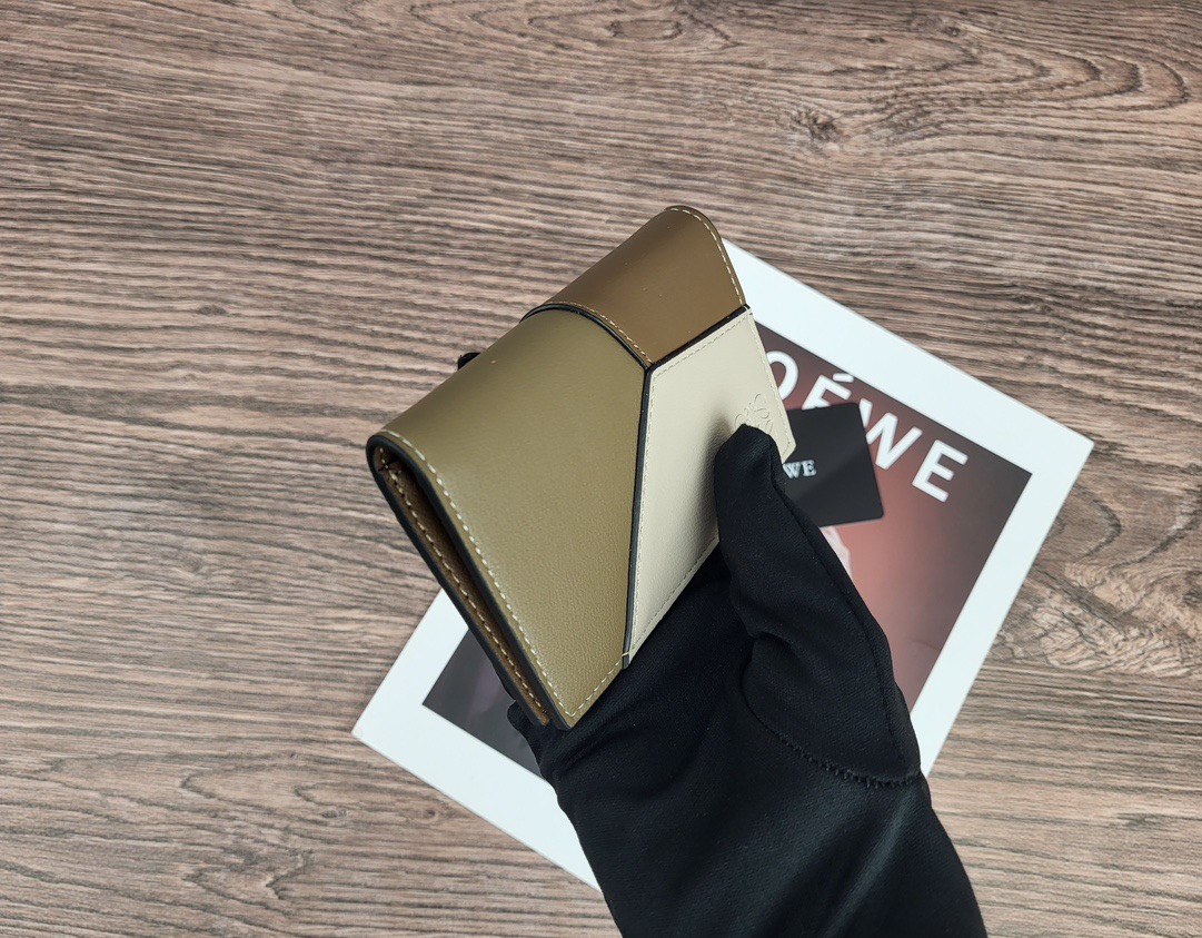 Кошелёк компактный в стиле Loewe L1132 кофейного цвета