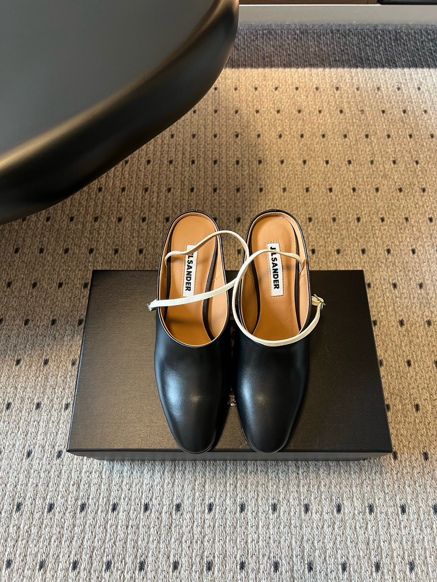 Мюли женские в стиле Jil Sander из натуральной кожи с ремешком