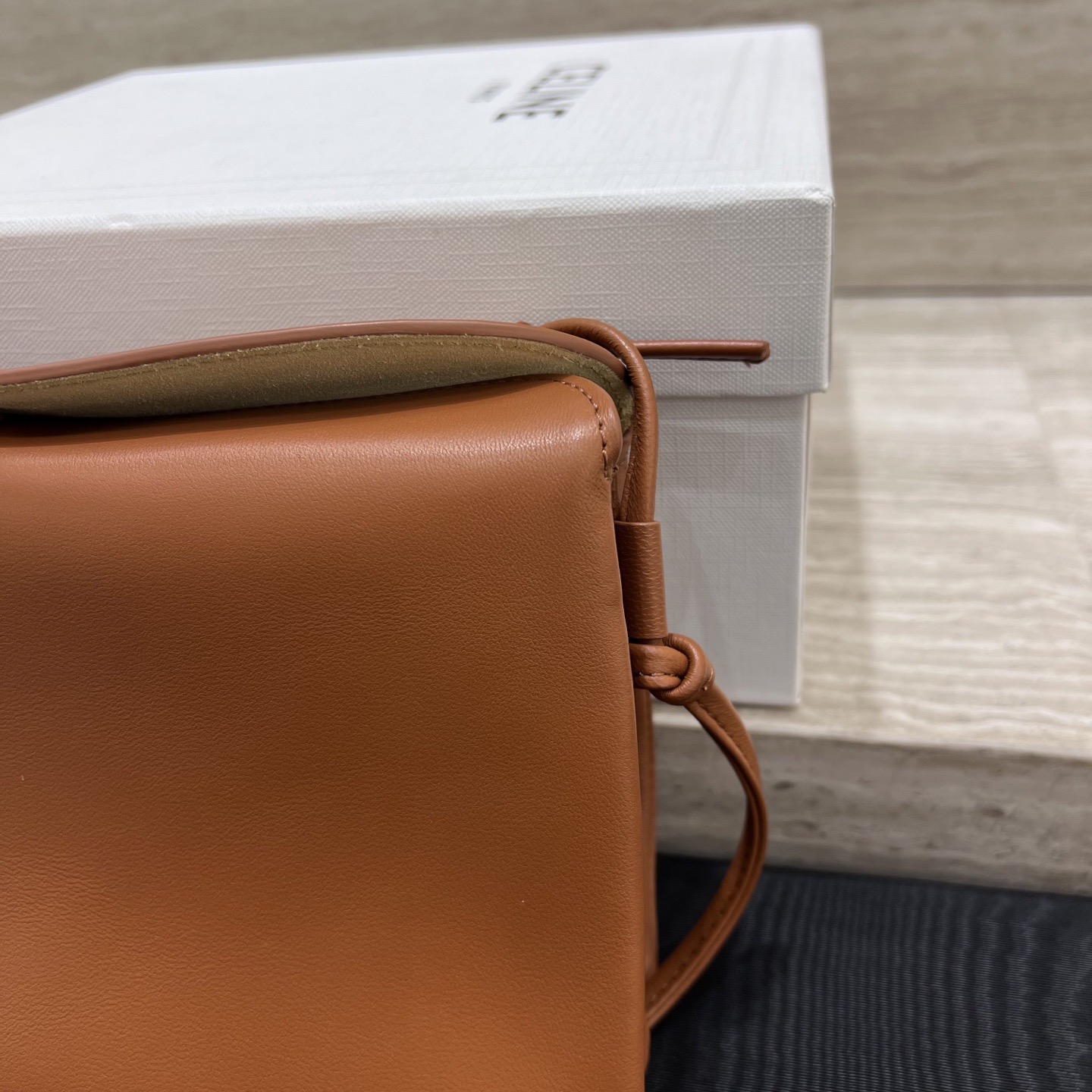 Сумка женская в стиле Celine Trio Flap карамельного цвета