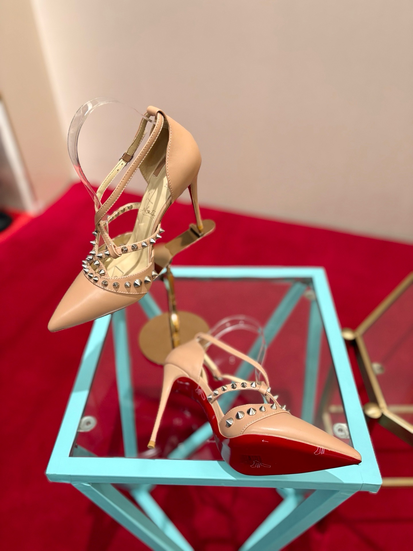 Туфли женские в стиле Christian Louboutin So Kate бежевого цвета