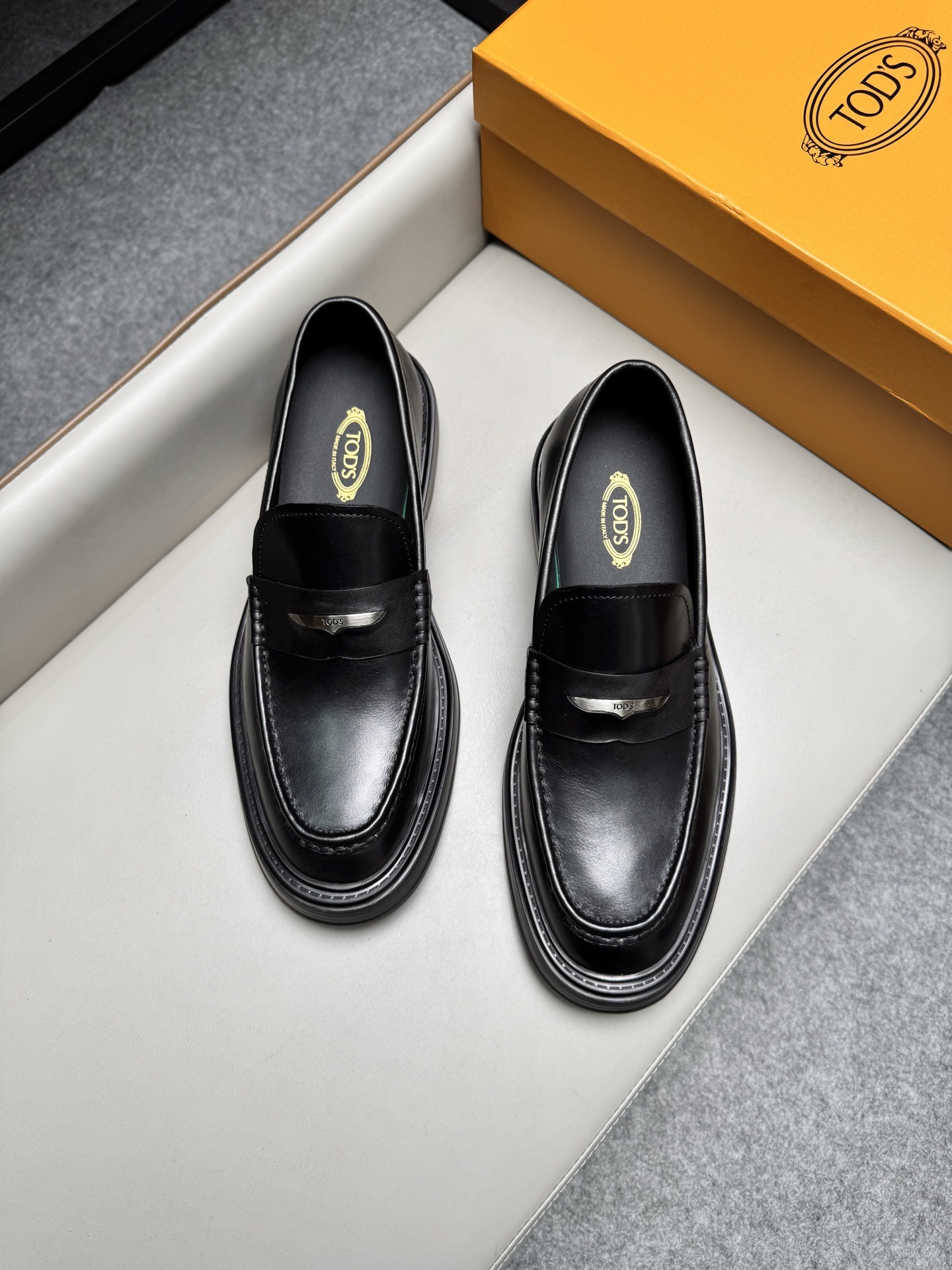 Лоферы мужские в стиле Tod’s чёрного цвета