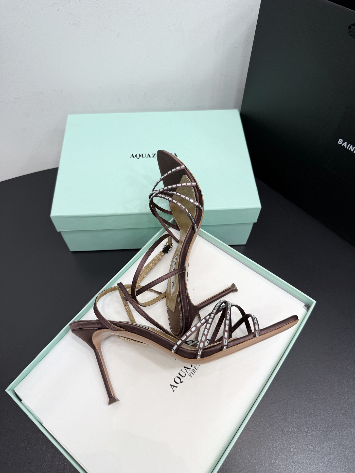 Босоножки женские Aquazzura коричневого цвета