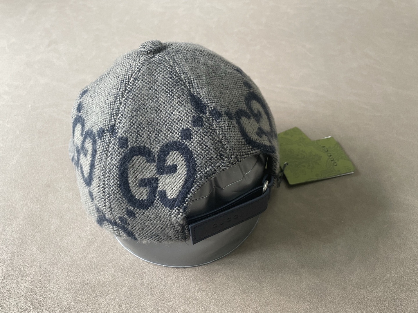 Бейсболка Gucci GG из шерсти серого цвета