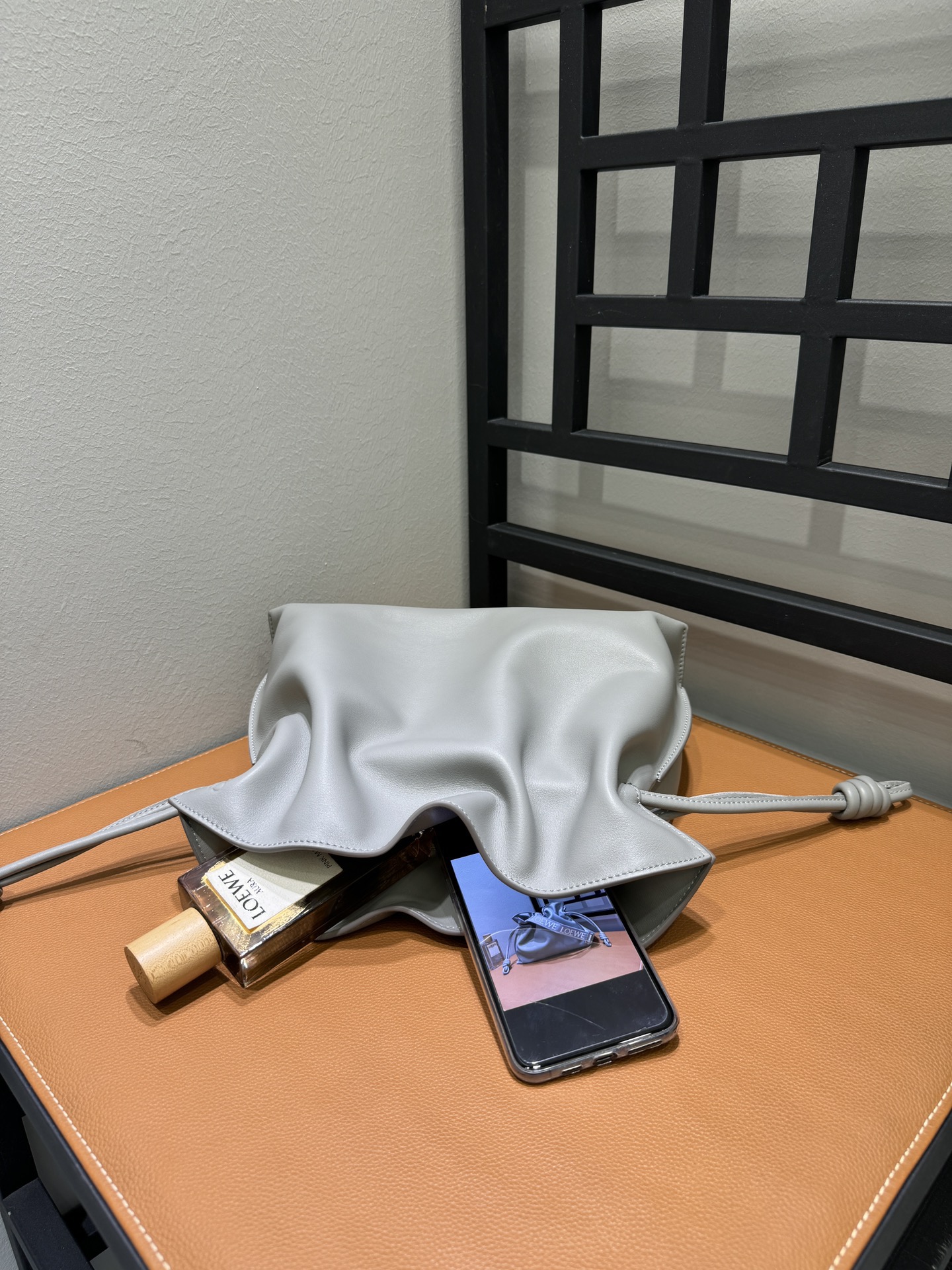 Сумка женская в стиле Loewe Flamenco серого цвета