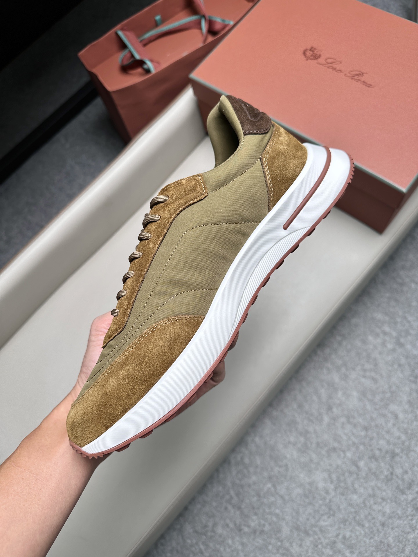 Кроссовки мужские в стиле Loro Piana бежевого цвета