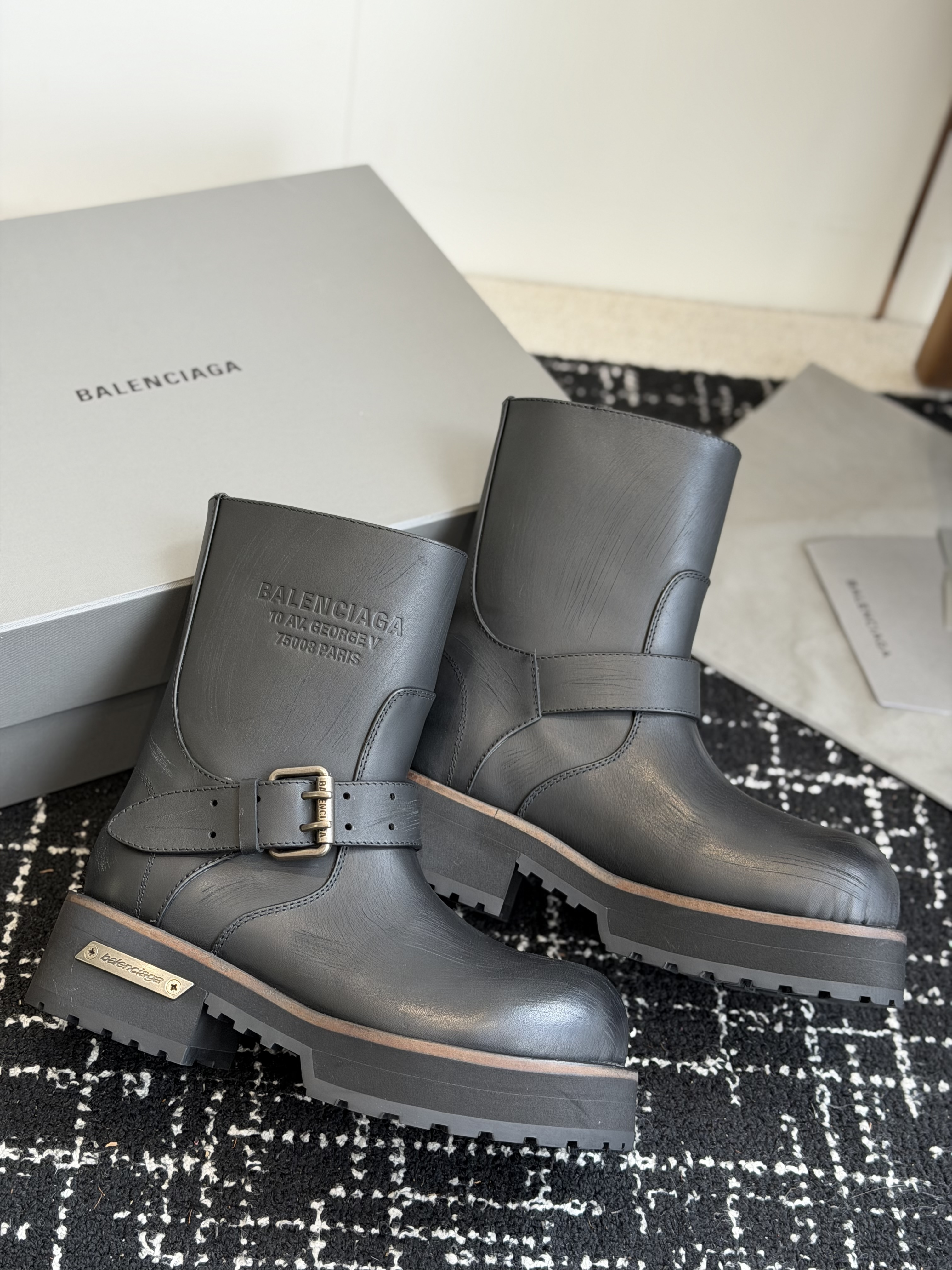 Ботинки женские Balenciaga Venom чёрного цвета