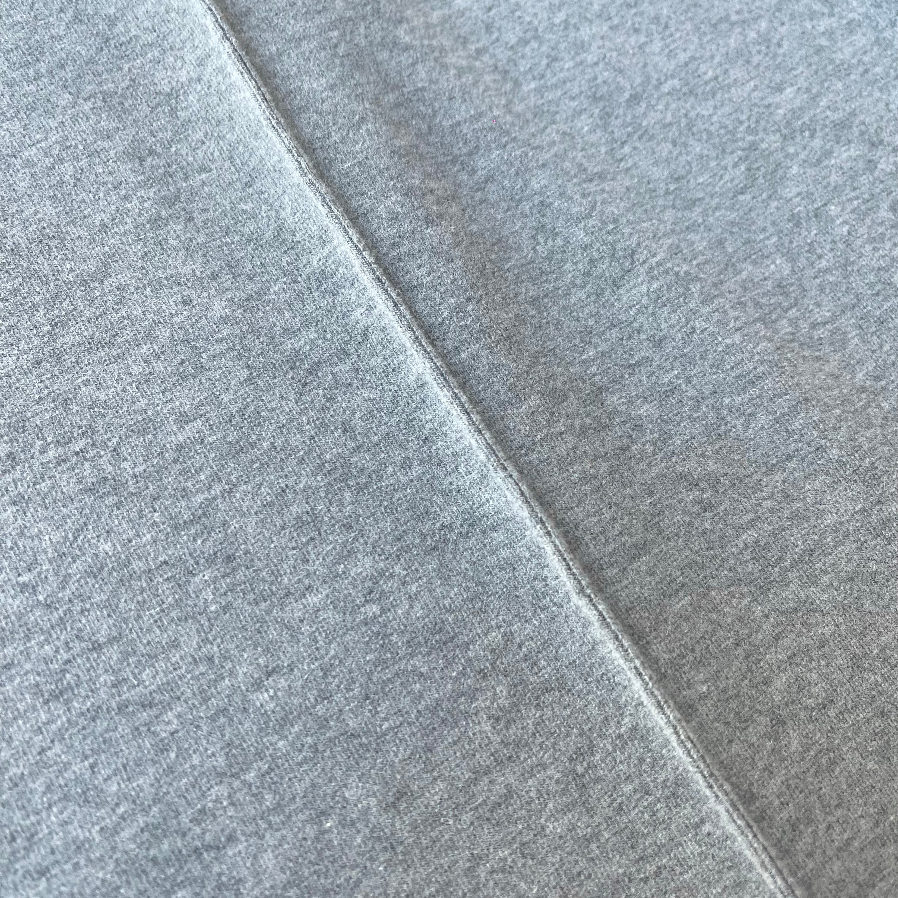 Брюки мужские в стиле Brunello Cucinelli модель Straight Fit из шерстяного трикотажа серого цвета