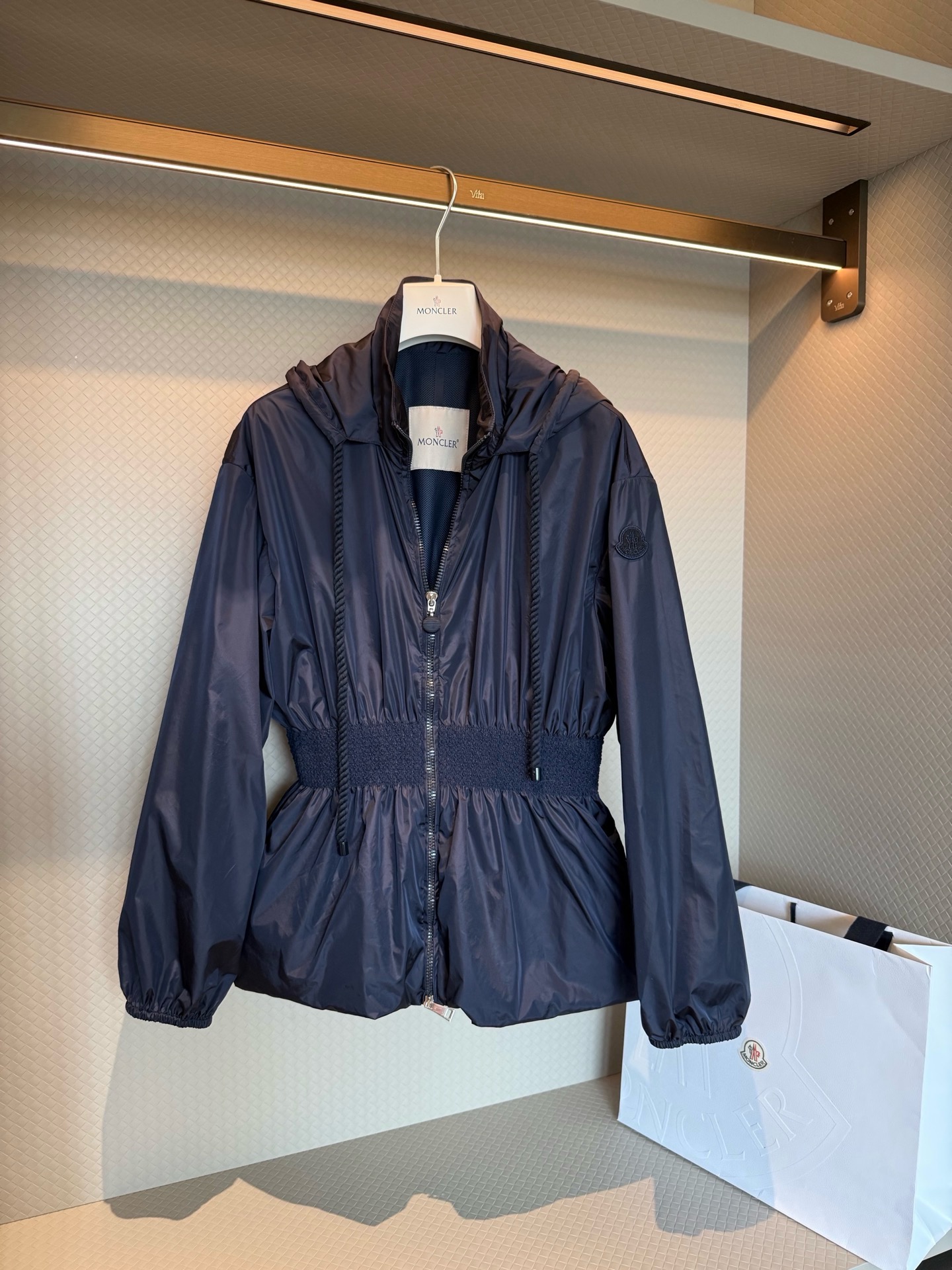 Куртка женская в стиле Moncler синего цвета