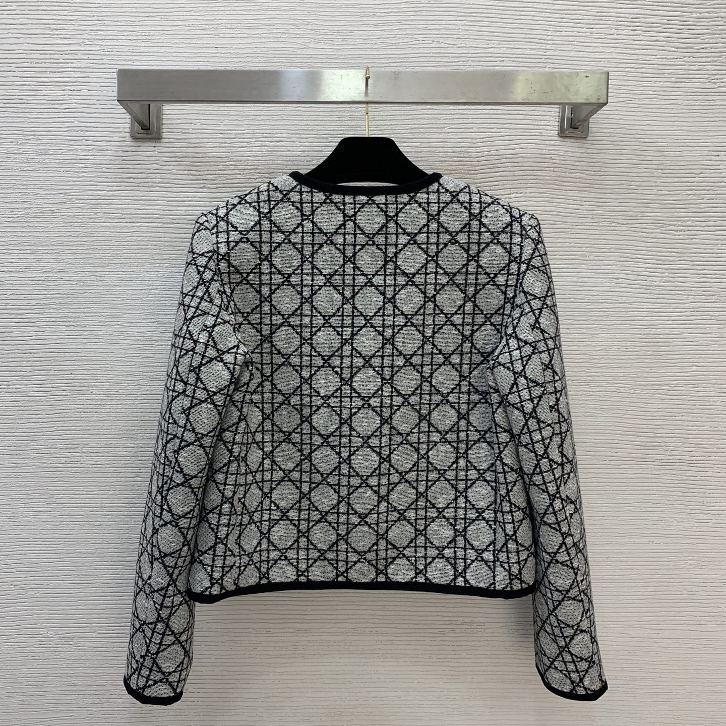 Жакет женский в стиле Christian Dior укороченный с логотипным узором и контрастной отделкой