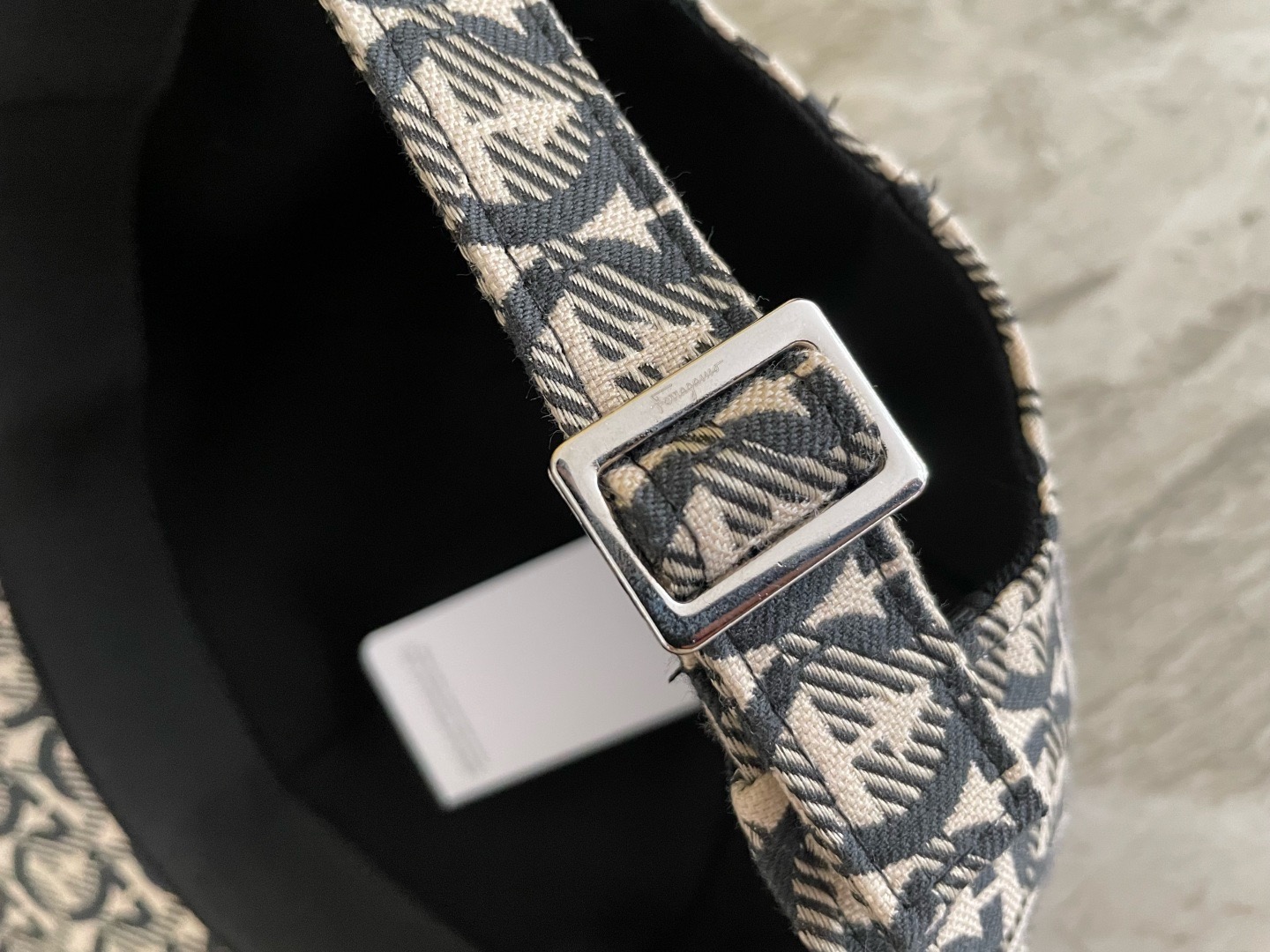Бейсболка Salvatore Ferragamo бежевого цвета
