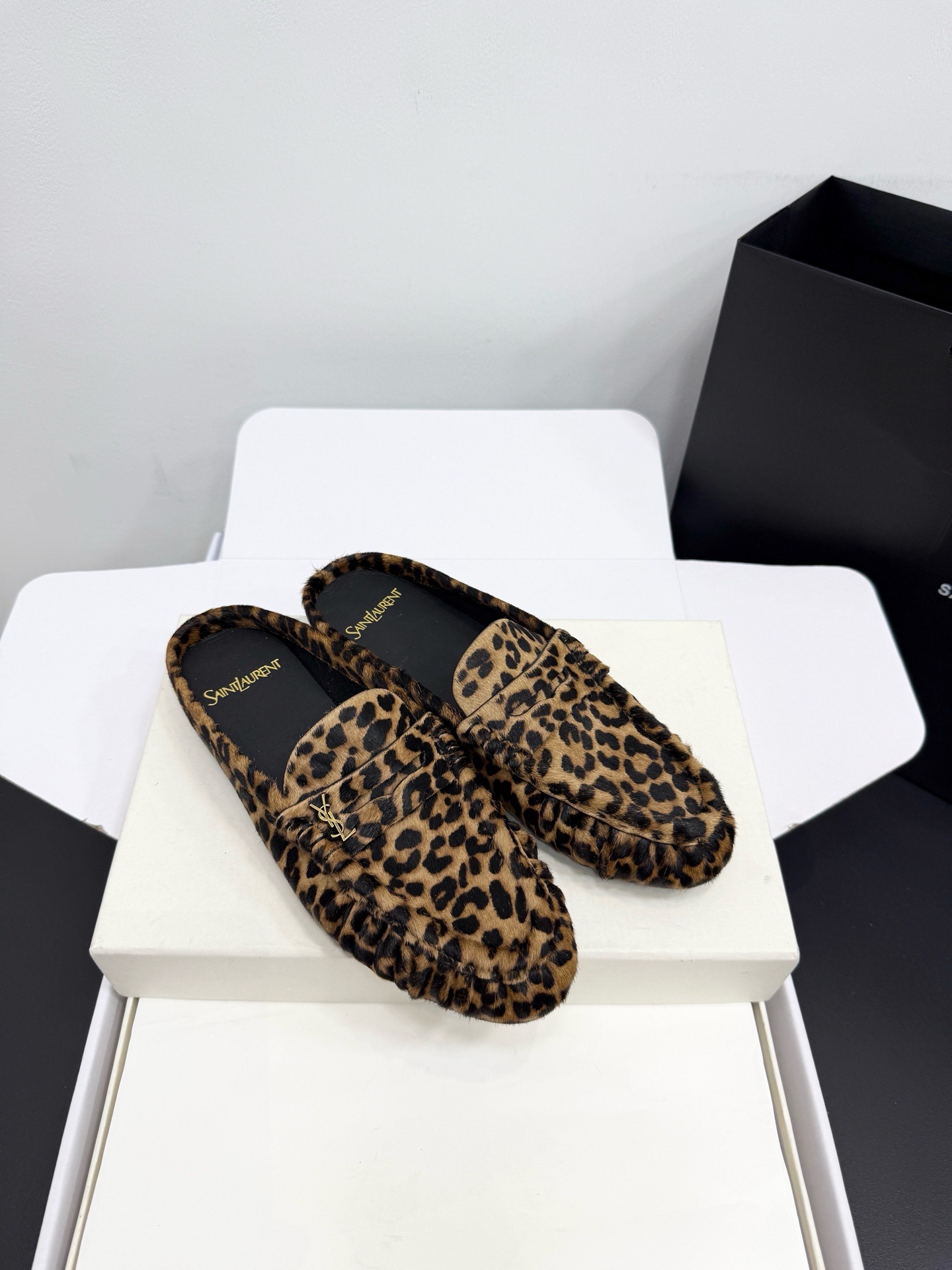 Мюли-лоферы женские в стиле Saint Laurent Le Loafer с леопардовым принтом