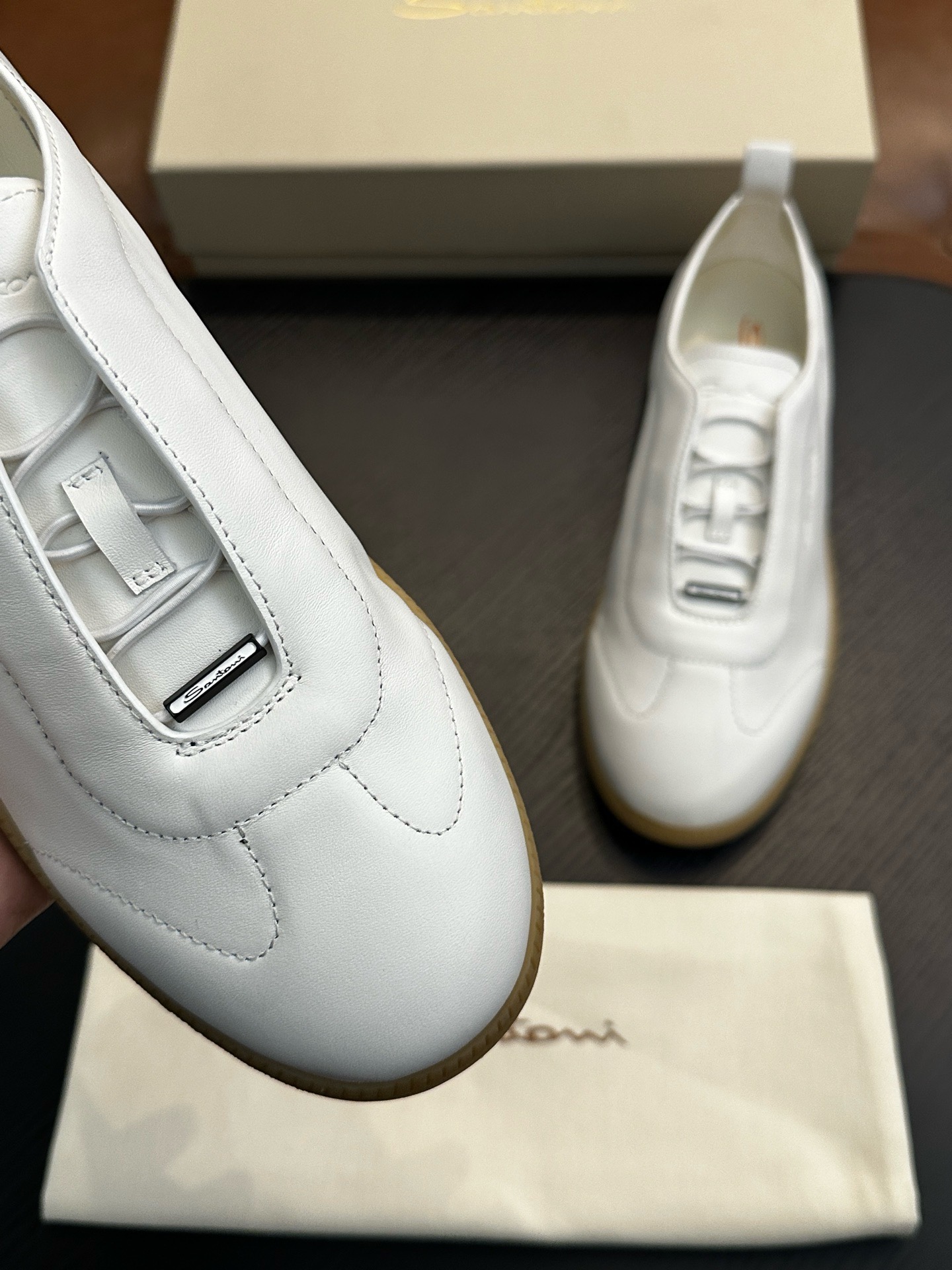 Кеды мужские в стиле Santoni из натуральной кожи белого цвета