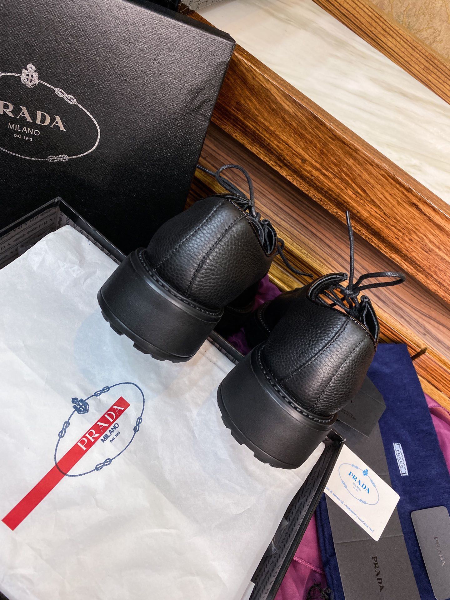 Дерби мужские в стиле Prada из натуральной зернистой кожи чёрного цвета