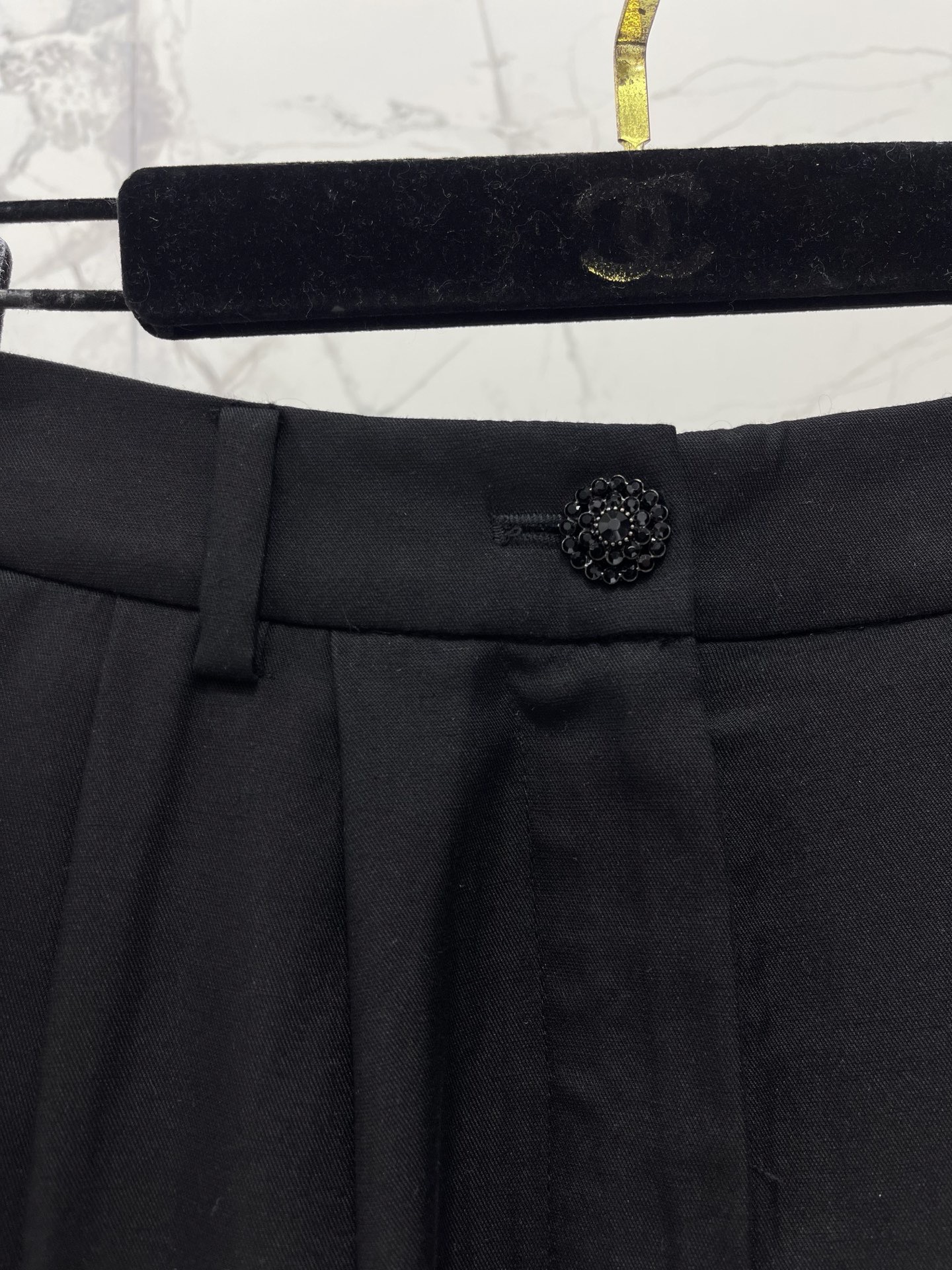 Брюки женские в стиле Chanel чёрного цвета широкого кроя