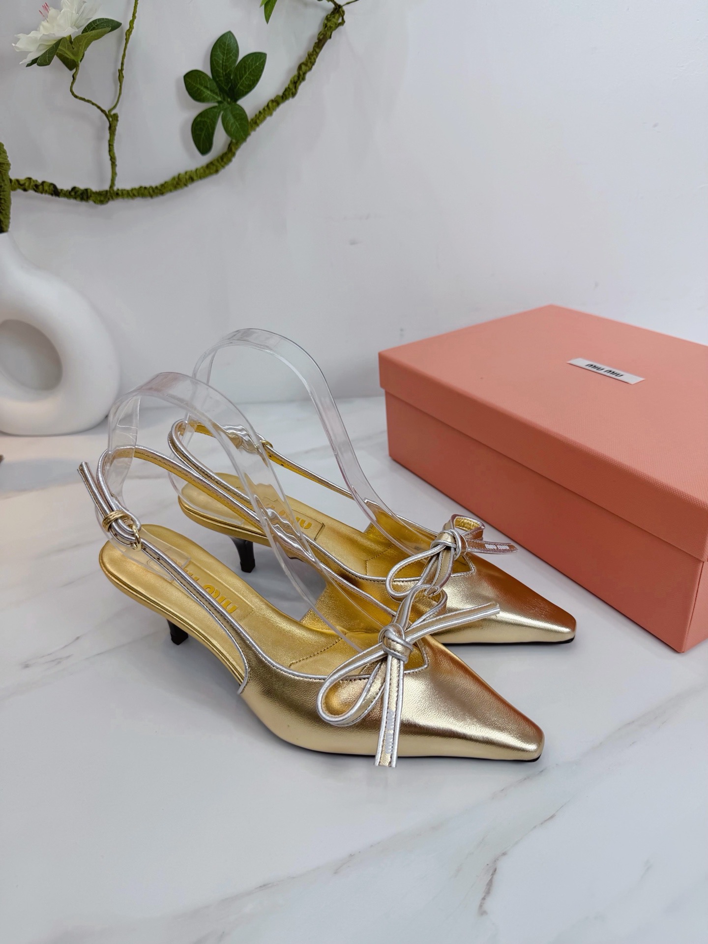 Туфли женские Miu Miu слингбэк золотого цвета