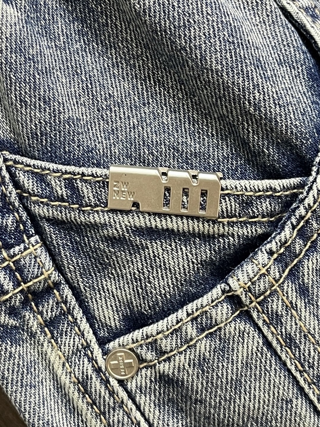 Джинсы мужские в стиле Bottega Veneta свободные светло-голубого цвета с резинкой