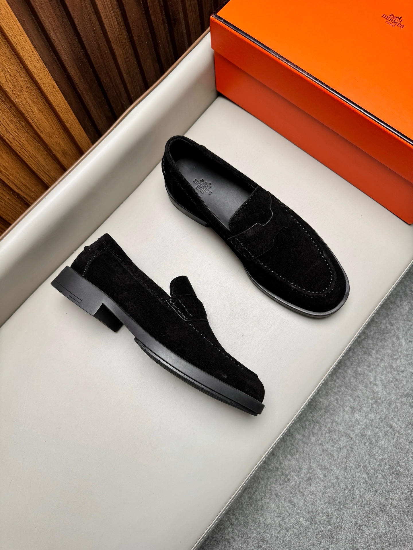 Лоферы мужские в стиле Hermes из натуральной замши чёрного цвета