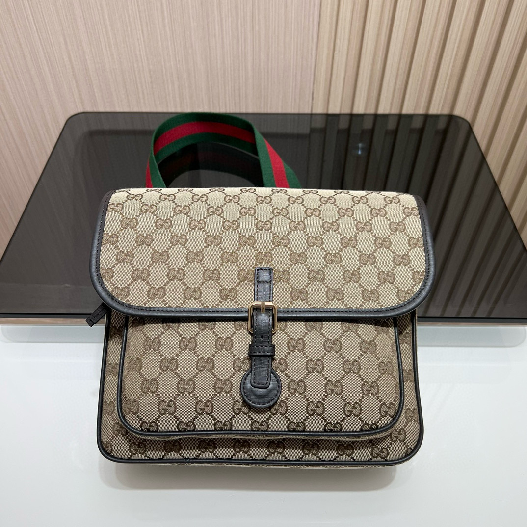 Сумка почтальонка детская в стиле Gucci GG Supreme из плотного канваса бежевого цвета с фирменной лентой