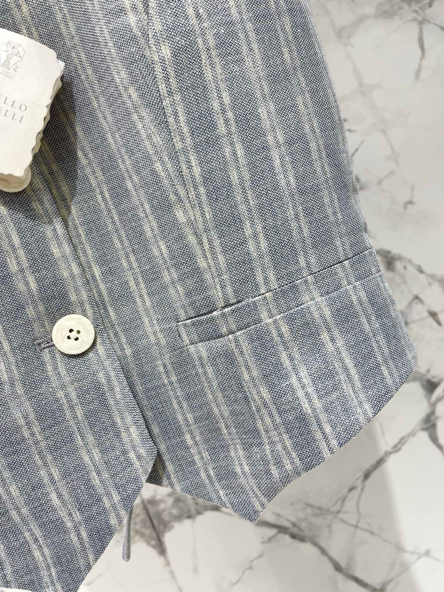Костюм-тройка женский Brunello Cucinelli в полоску серо-голубого цвета