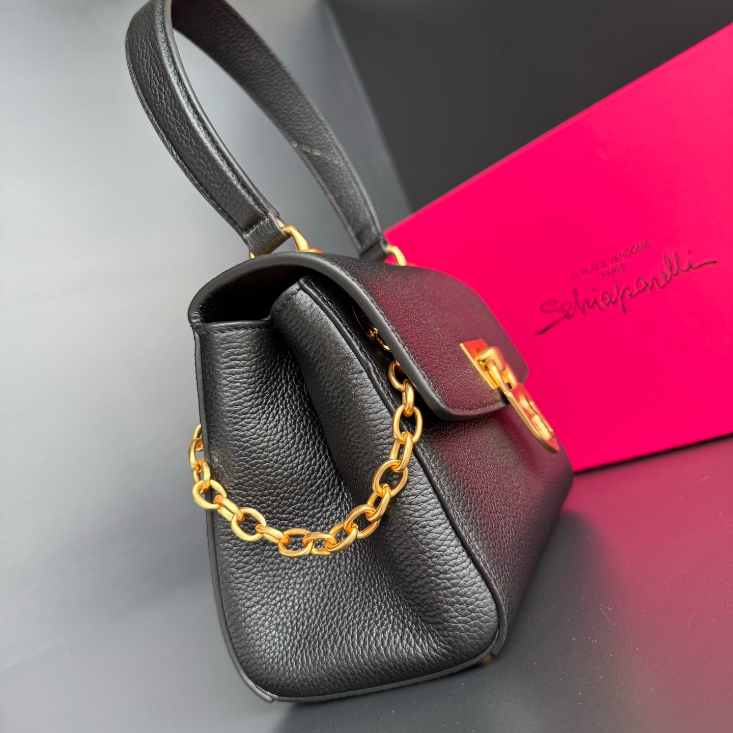 Сумка женская Schiaparelli  чёрного цвета(19 cм)