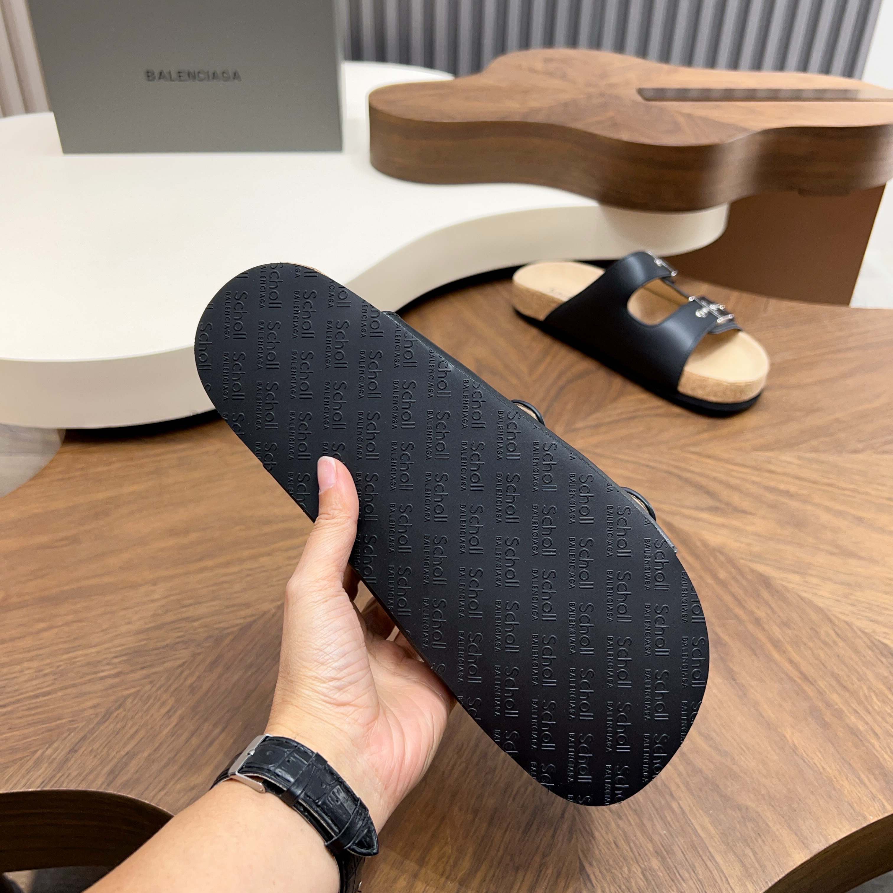 Сандалии мужские в стиле Balenciaga с пробковой подошвой черного цвета