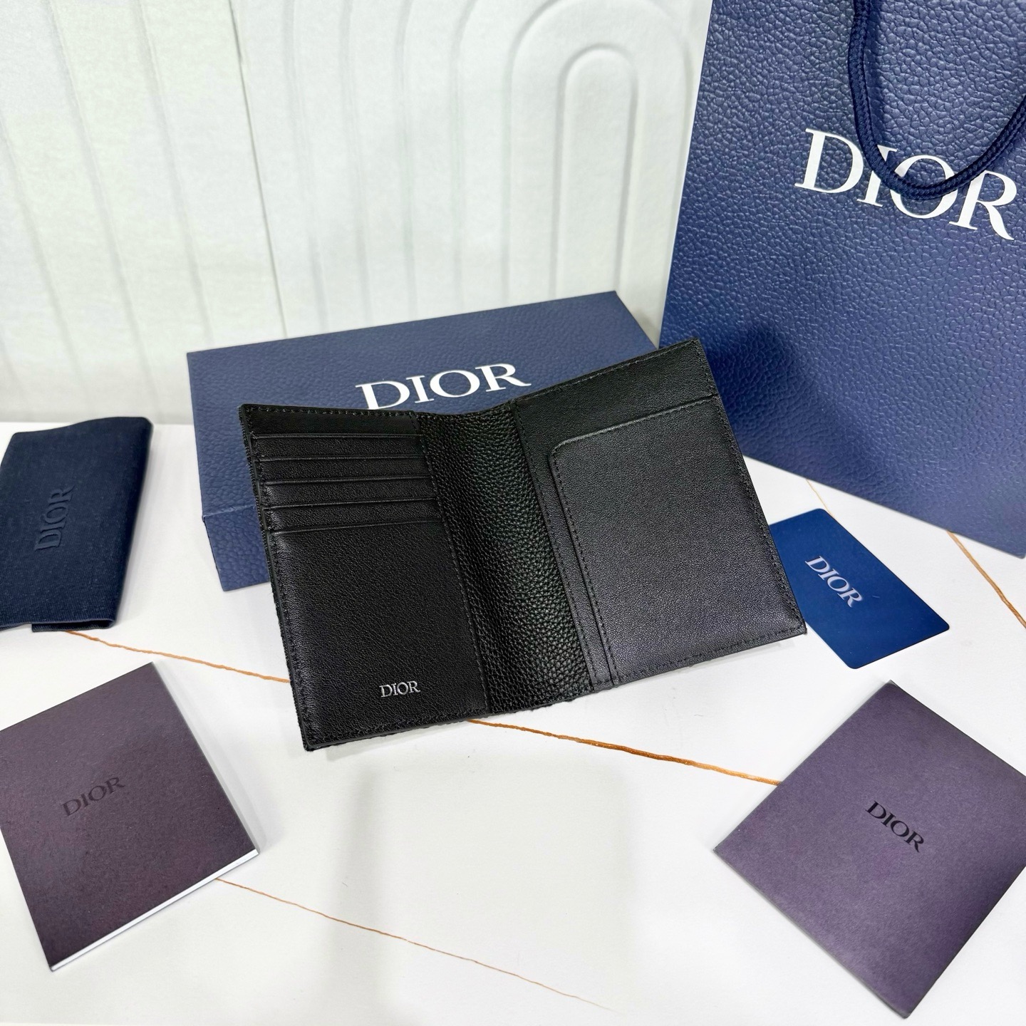 Обложка для паспорта Dior чёрного цвета