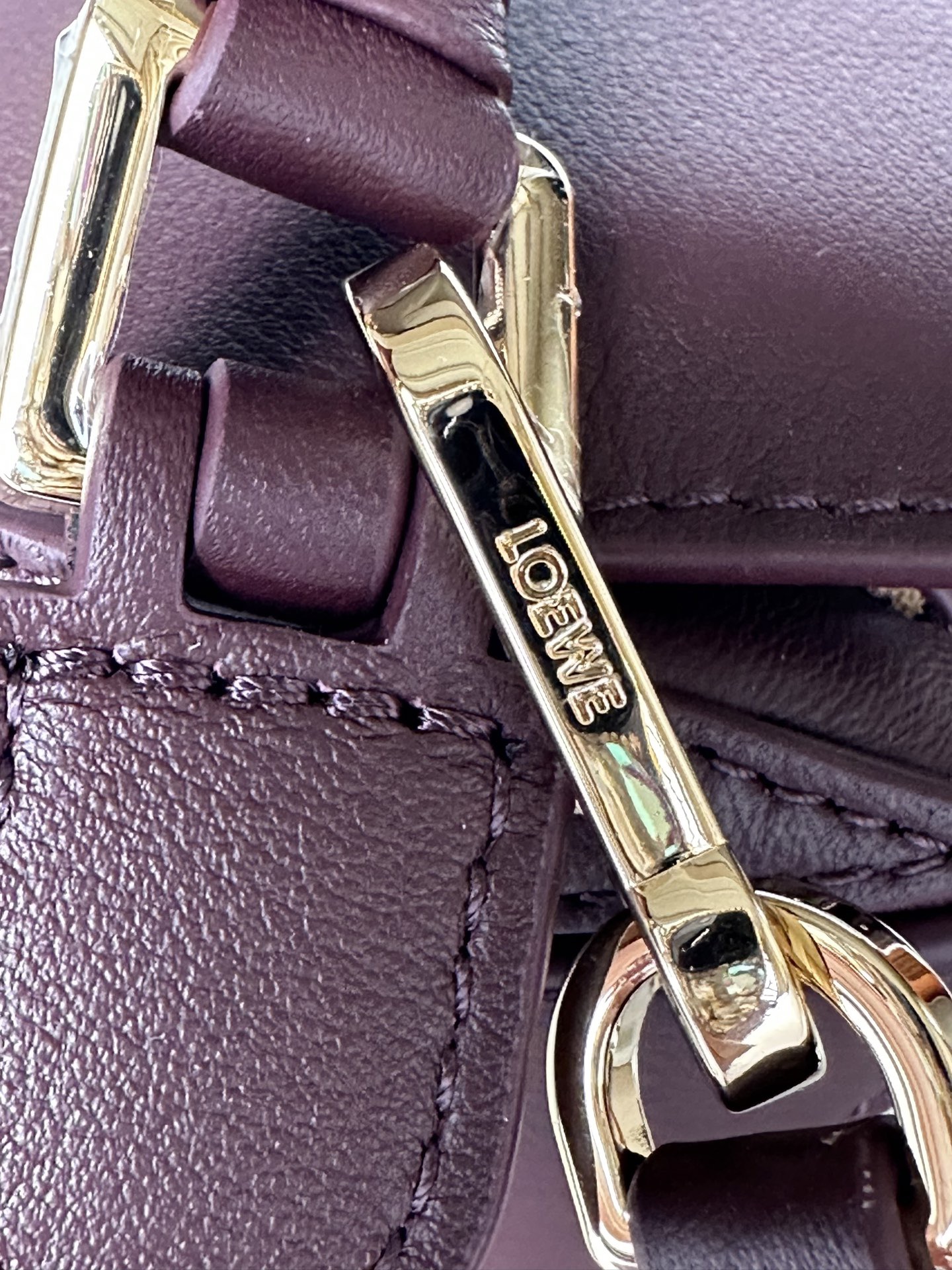 Сумка женская в стиле Loewe Puzzle Mini бордового цвета