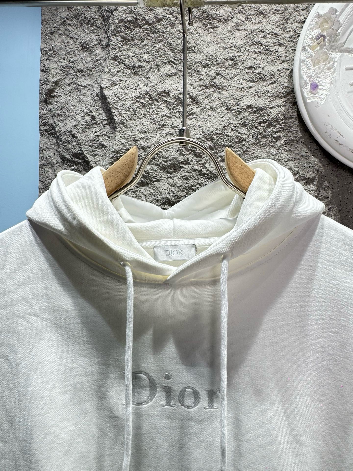 Худи мужское Dior Hooded Sweatshirt with Dior Embroidery белого цвета