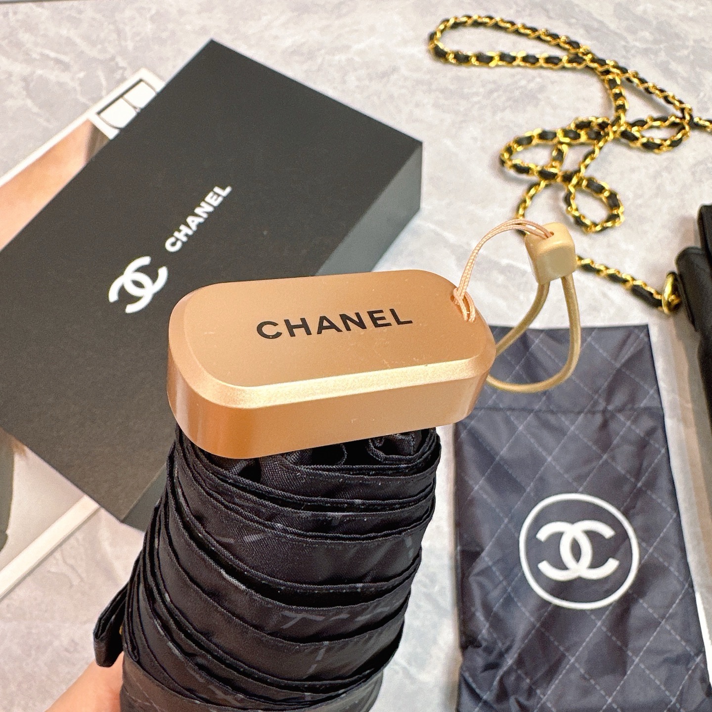 Зонт Chanel с сумкой-чехлом черного цвета
