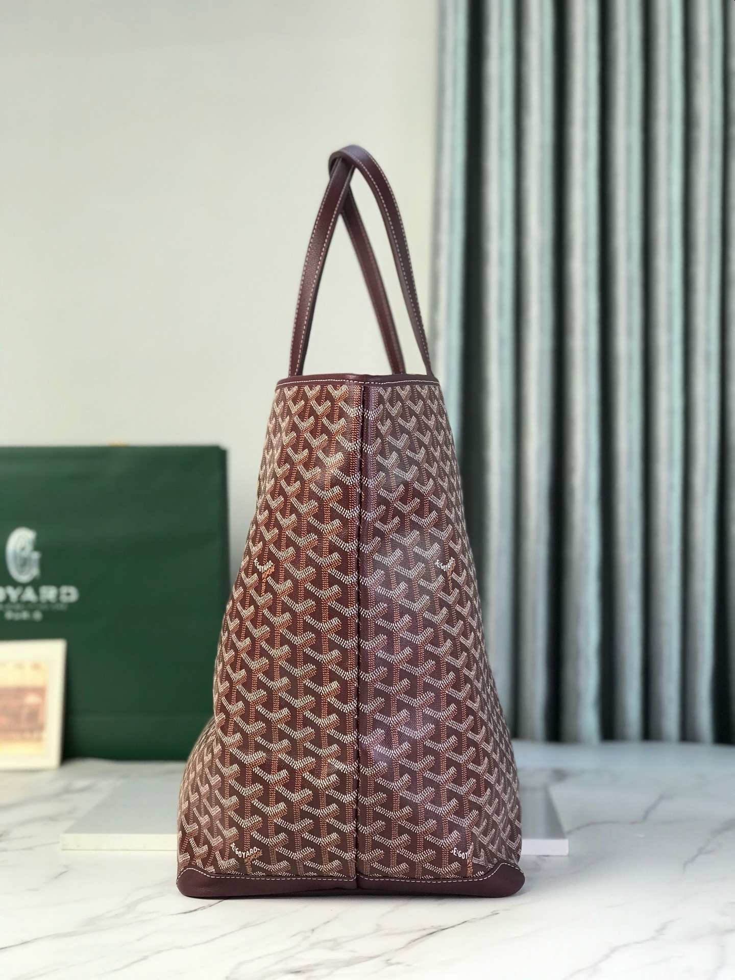 Сумка женская Goyard Artois GM бордового цвета