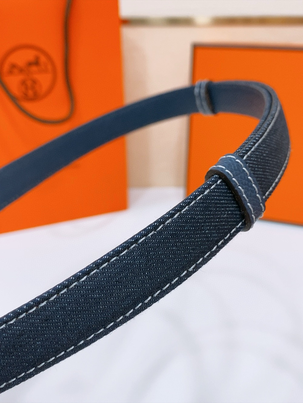 Ремень женский в стиле Hermès Kelly из кожи Epsom тёмно-синего цвета с золотой пряжкой шириной 1.8 см