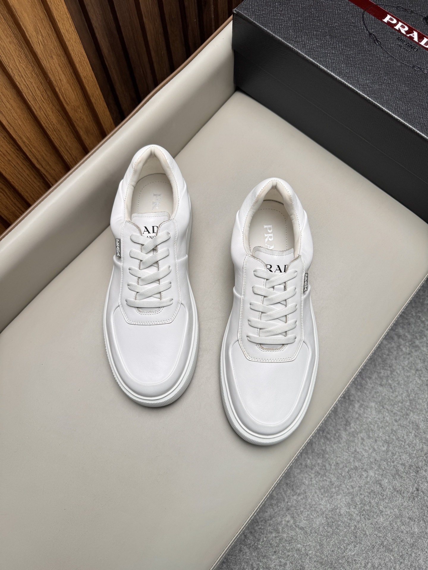 Кроссовки мужские в стиле Prada белого цвета