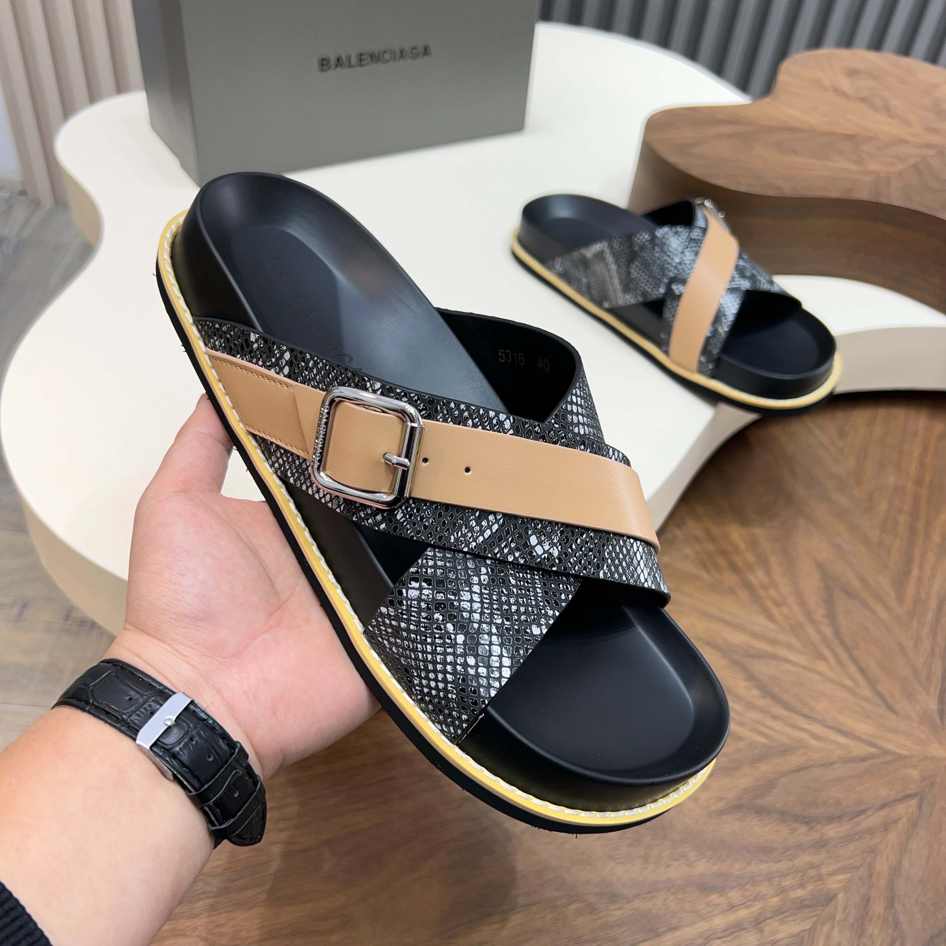 Сандалии мужские в стиле Balenciaga черного цвета