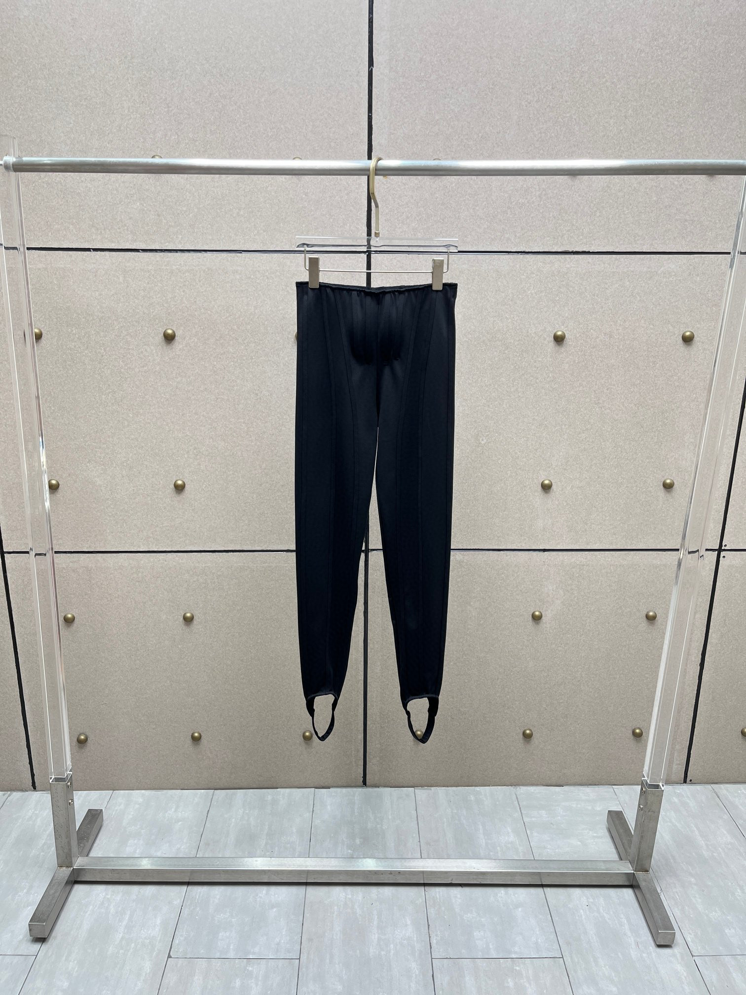 Леггинсы женские в стиле Mugler Fishbone из эластичной ткани чёрного цвета