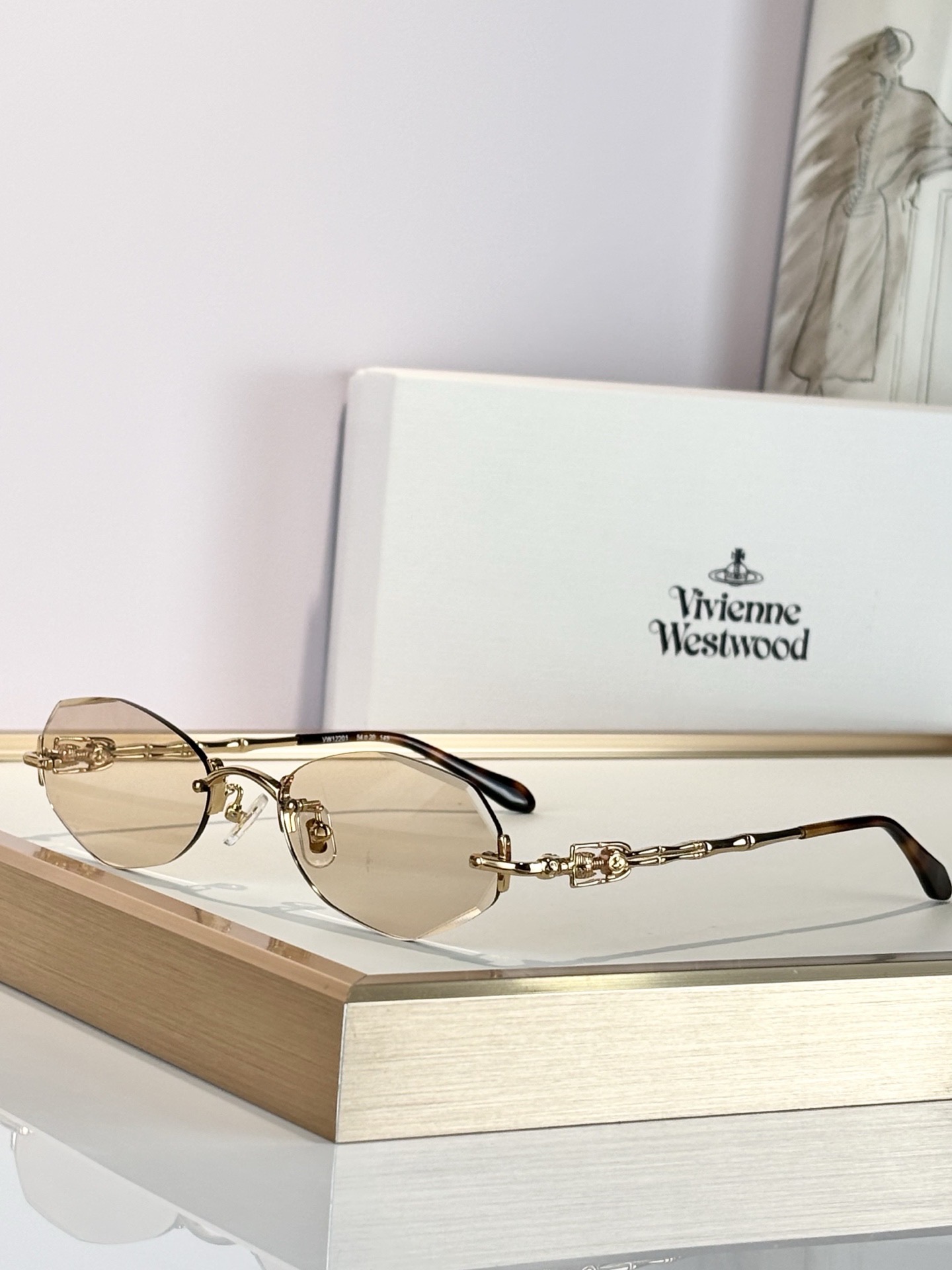 Очки солнцезащитные женские в стиле Vivienne Westwood