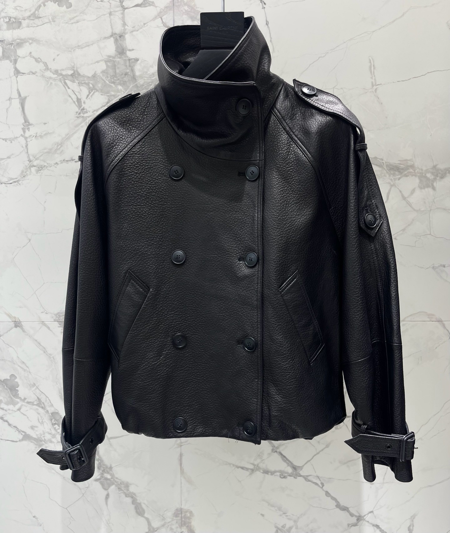 Тренч укороченный женский Acne Studios Cropped Leather Trench Coat чёрного цвета