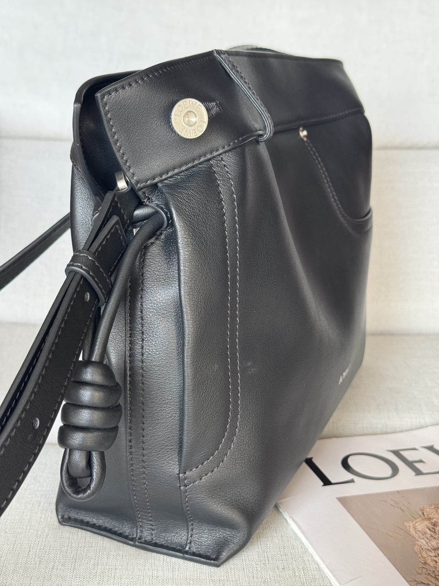 Сумка женская в стиле Loewe Flamenco Medium чёрного цвета