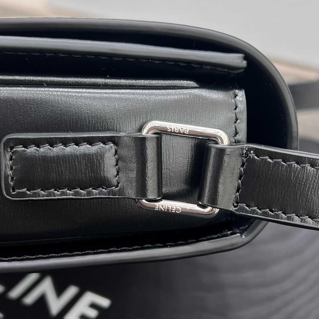 Сумка женская в стиле Celine Teen Triomphe компактная чёрная с серебряной фурнитурой