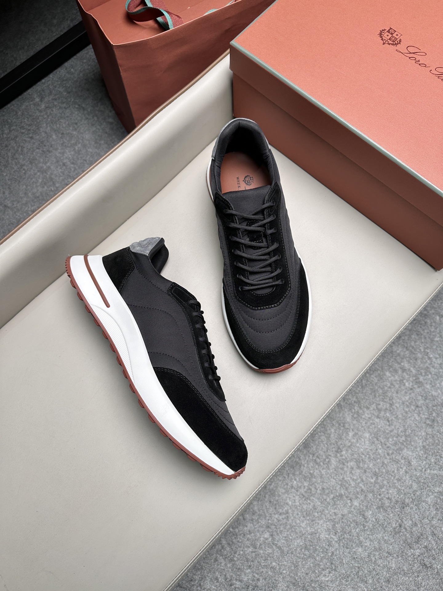 Кроссовки мужские в стиле Loro Piana черного цвета