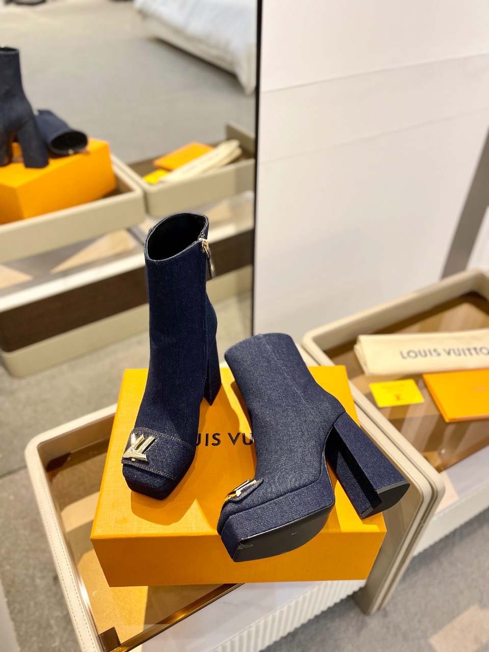 Ботильоны Louis Vuitton Platform Ankle Boot темно-синего цвета