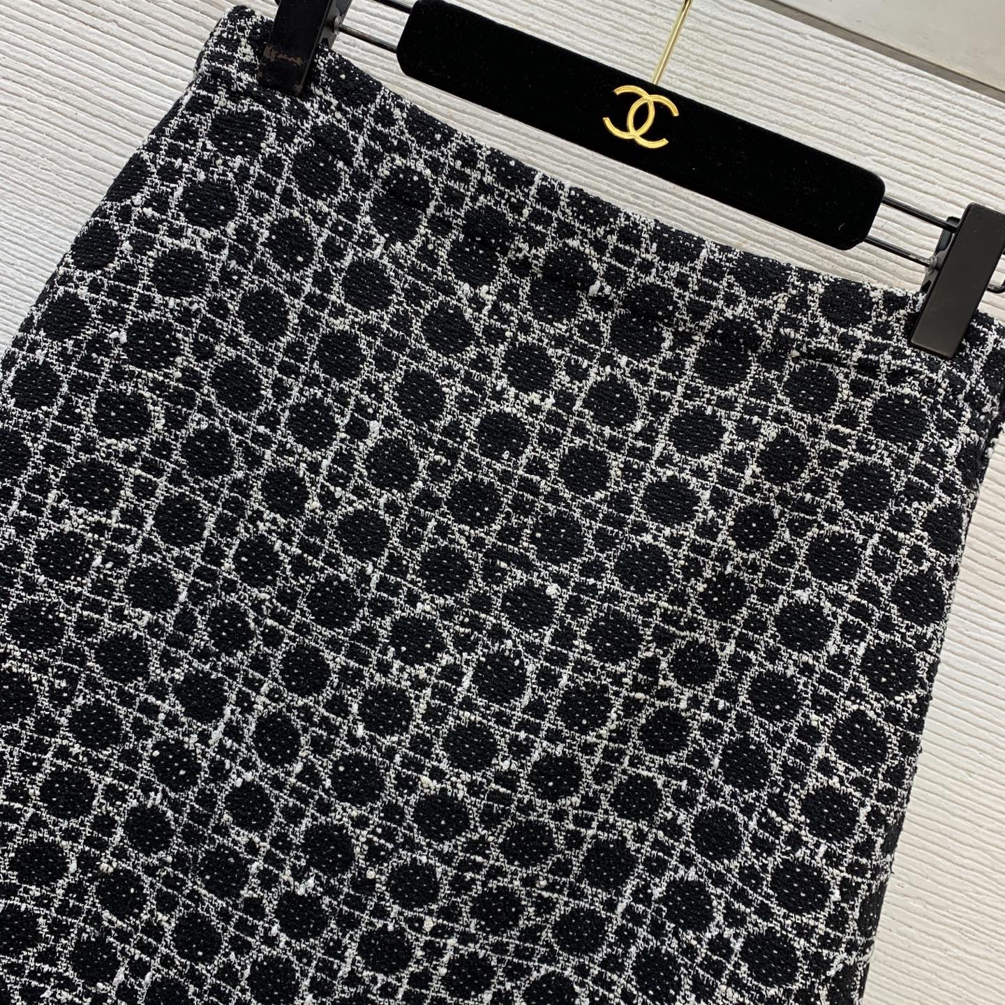 Юбка женская в стиле Dior чёрного цвета с бахромой и А-силуэтом